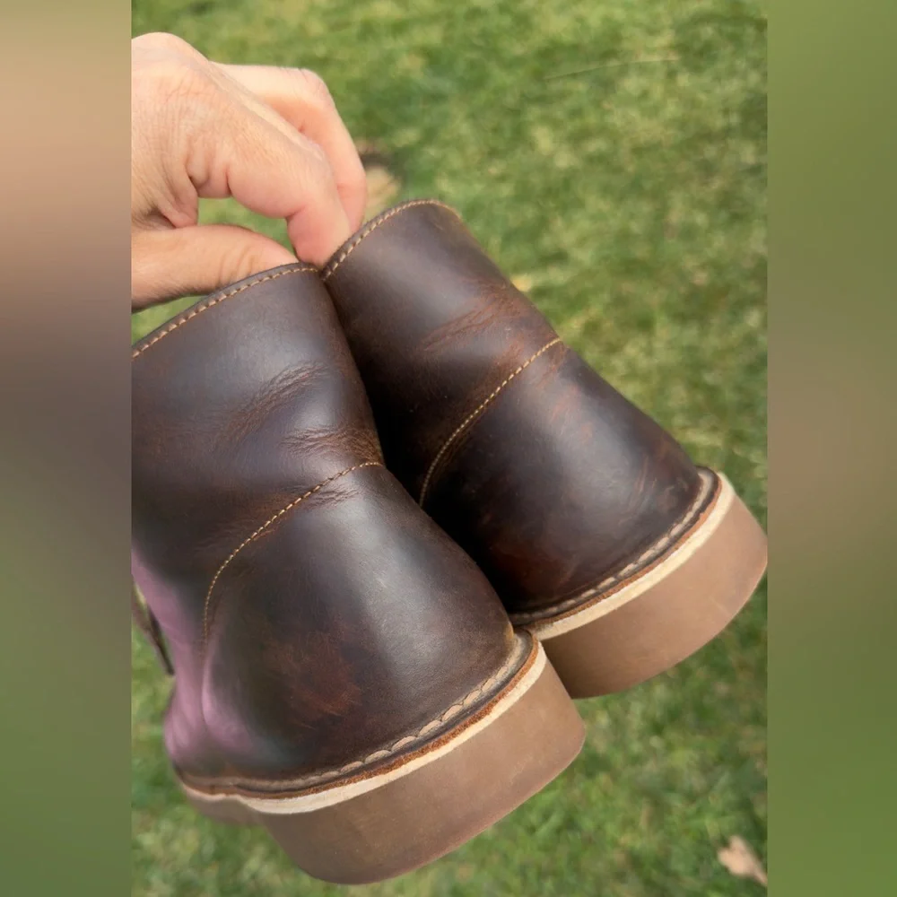 Clarks Collection Men's Shepton Chukka boots in brown leather. Size 14